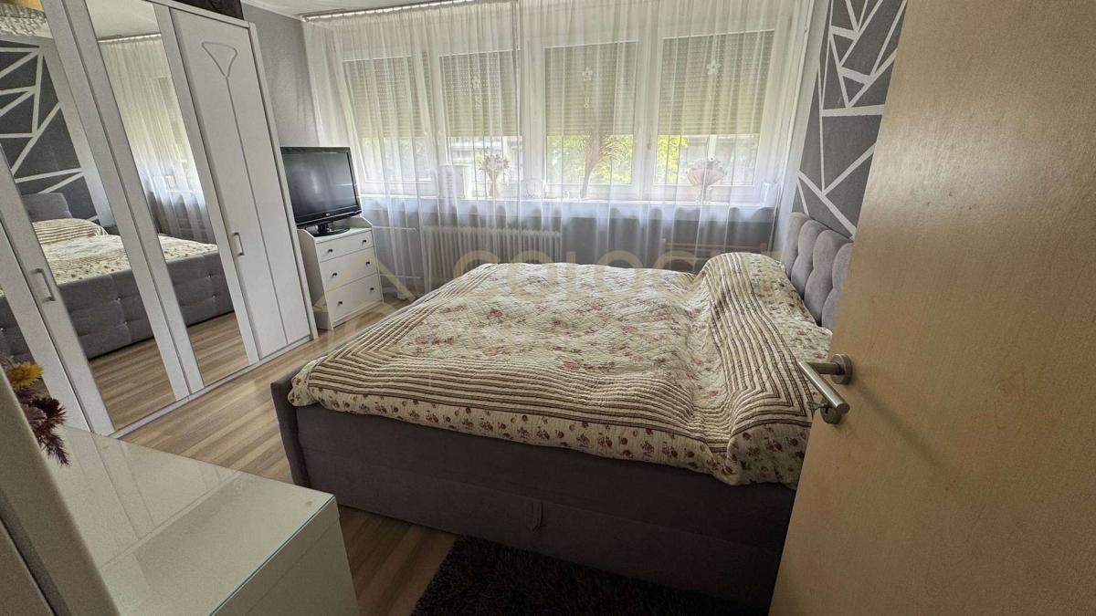 Lichtdurchflutetes Elternschlafzimmer